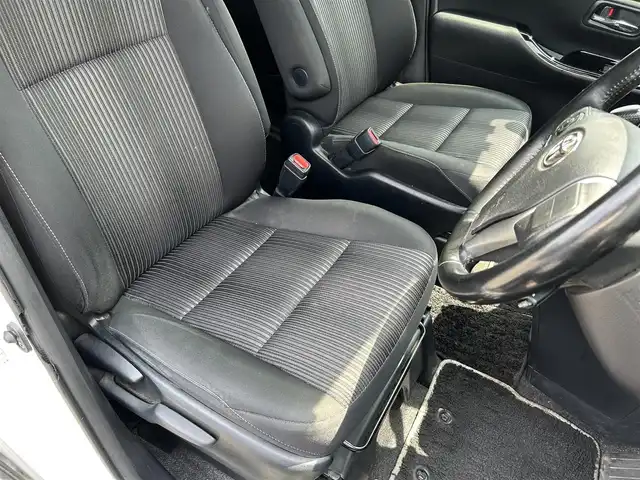 トヨタ ヴォクシー ZS 煌Ⅱ 愛媛県 2019(平31)年 4.9万km ホワイトパールクリスタルシャイン 純正ナビ/Ｂカメ/コーナーセンサー/ＬＥＤ/フォグランプ/フルセグＴＶ/クルコン/ＥＴＣ/オートマッチハイビーム/純正フロアマット/純正ＡＷ/ＵＳＢ/Bluetooth/アイドリングストップ