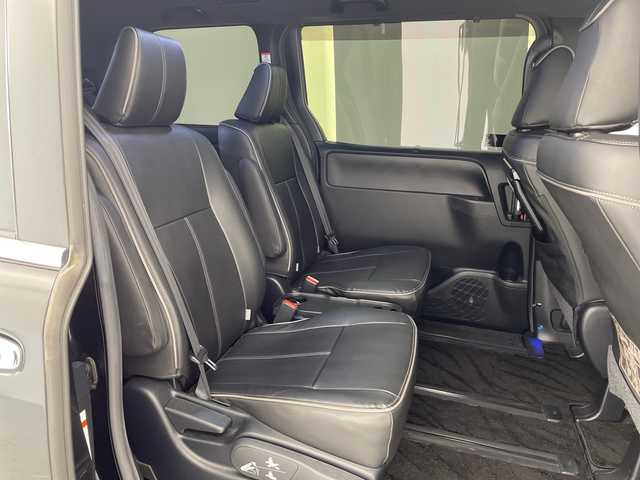 トヨタ ヴォクシー ZS 煌Ⅱ 愛知県 2019(平31)年 6.7万km ブラック SDナビ/・フルセグ/・Bluetooth/・DVD/・CD/TDRエアロ/フリップダウンモニター/ETC/バックカメラ/前後ドライブレコーダー/両側パワースライドドア/ABS/横滑り防止装置/前後コーナーセンサー/レーンキープアシスト/イモビライザー/衝突軽減ブレーキ/オートライト/オートハイビーム/LEDヘッドライト/シートカバー/純正アルミホイール