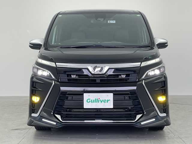 トヨタ ヴォクシー ZS 煌Ⅱ 愛知県 2019(平31)年 6.7万km ブラック SDナビ/・フルセグ/・Bluetooth/・DVD/・CD/TDRエアロ/フリップダウンモニター/ETC/バックカメラ/前後ドライブレコーダー/両側パワースライドドア/ABS/横滑り防止装置/前後コーナーセンサー/レーンキープアシスト/イモビライザー/衝突軽減ブレーキ/オートライト/オートハイビーム/LEDヘッドライト/シートカバー/純正アルミホイール