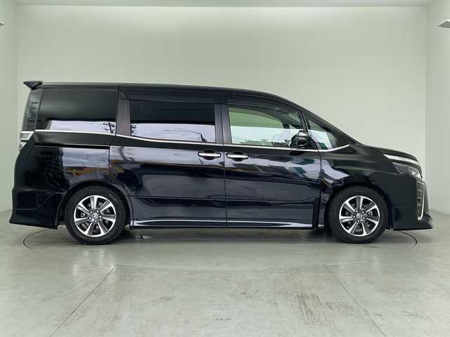 トヨタ ヴォクシー ZS 煌Ⅱ 愛知県 2019(平31)年 6.7万km ブラック SDナビ/・フルセグ/・Bluetooth/・DVD/・CD/TDRエアロ/フリップダウンモニター/ETC/バックカメラ/前後ドライブレコーダー/両側パワースライドドア/ABS/横滑り防止装置/前後コーナーセンサー/レーンキープアシスト/イモビライザー/衝突軽減ブレーキ/オートライト/オートハイビーム/LEDヘッドライト/シートカバー/純正アルミホイール