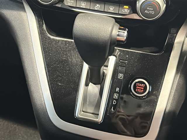日産 セレナ ハイウェイスターVセレクションⅡ 東京都 2019(令1)年 7.1万km ブリリアントホワイトパール 社外SDナビ/・CD/DVD/フルセグTV/BT/バックモニター/両側パワースライドドア/クルーズコントロール/LEDヘッドライト/プッシュスタート/ETC/純正アルミホイール/衝突被害軽減システム/横滑り防止装置/オートライト/レーンキープアシスト/Ｗエアバッグ/保証書・取扱説明書