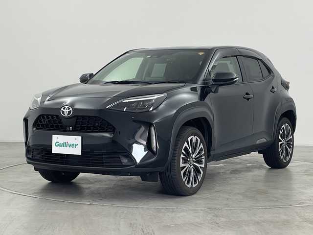 トヨタ ヤリスクロス Z 群馬県 2022(令4)年 1.8万km ブラックマイカ 純正８型ナビ　全周囲カメラ　シートヒーター　ステアリングヒーター　パワーシート　衝突被害軽減ブレーキ　レーンアシスト　ＢＳＭ　ビルトインＥＴＣ２．０　前後ドラレコ　ハーフレザー　スマートキー　禁煙車