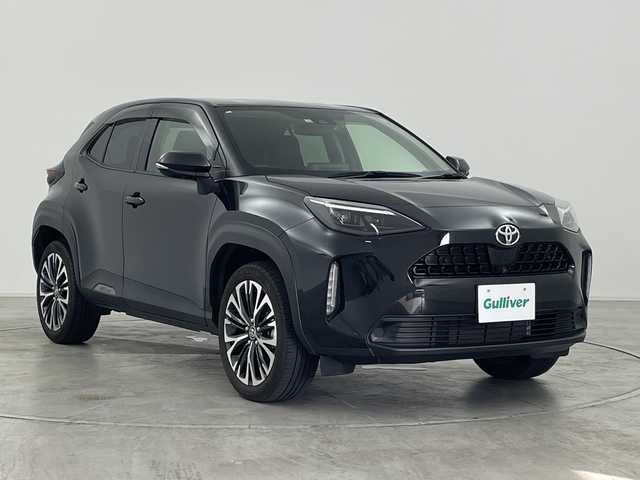 トヨタ ヤリスクロス Z 群馬県 2022(令4)年 1.8万km ブラックマイカ 純正８型ナビ　全周囲カメラ　シートヒーター　ステアリングヒーター　パワーシート　衝突被害軽減ブレーキ　レーンアシスト　ＢＳＭ　ビルトインＥＴＣ２．０　前後ドラレコ　ハーフレザー　スマートキー　禁煙車