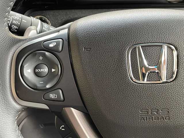 ホンダ ステップワゴン スパーダ クルスピセンシング 岩手県 2020(令2)年 3.6万km プレミアムスパークルブラックパール 純正ナビ/AM/FM/CD/DVD/Bluetooth/フルセグTV/バックカメラ/ETC2.0/前後ドライブレコーダー/両側パワースライドドア/フリップダウンモニター/レーダークルーズコントロール/デジタルインナーミラー/衝突被害軽減ブレーキ/レーンキープアシスト/横滑り防止装置/アイドリングストップ/シートヒーター/オートライト/LEDヘッドライト/フォグランプ/スマートキー/プッシュスタート/電動格納ミラー/社外17インチAW/純正AWスタッドレスタイヤ車載/純正フロアマット/ドアバイザー/保証書/取扱説明書