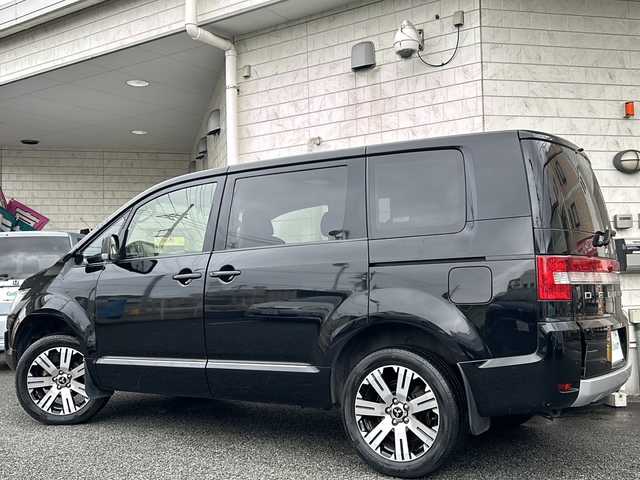 三菱 デリカＤ：５ D－Power package 神奈川県 2018(平30)年 4.9万km ダイヤモンドブラックマイカ 4WD/社外SDナビ/(AM/FMCD/DVD/SD/BT/TV/Bluetooth)/バックカメラ/社外フリップダウンモニター/ビルトインETC/前席パワーシート/クルーズコントロール/両側パワースライドドア/Kenwoodサブウーファー/パドルシフト/オートライト/HIDヘッドライト/フロントフォグランプ/純正18インチAW/純正フロアマット/スマートキー/スペアキー/純正フロアマット/保証書