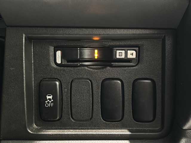 三菱 デリカＤ：５ D－Power package 神奈川県 2018(平30)年 4.9万km ダイヤモンドブラックマイカ 4WD/社外SDナビ/(AM/FMCD/DVD/SD/BT/TV/Bluetooth)/バックカメラ/社外フリップダウンモニター/ビルトインETC/前席パワーシート/クルーズコントロール/両側パワースライドドア/Kenwoodサブウーファー/パドルシフト/オートライト/HIDヘッドライト/フロントフォグランプ/純正18インチAW/純正フロアマット/スマートキー/スペアキー/純正フロアマット/保証書