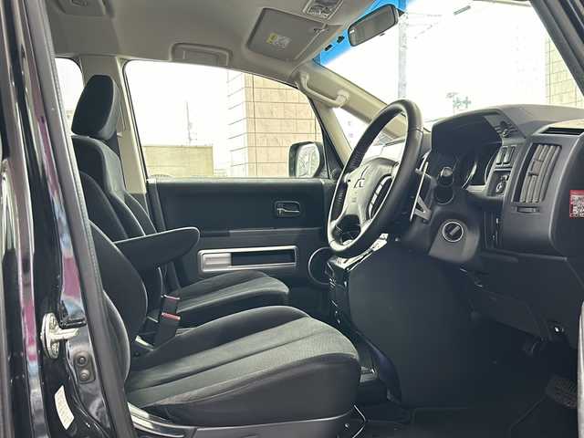 三菱 デリカＤ：５ D－Power package 神奈川県 2018(平30)年 4.9万km ダイヤモンドブラックマイカ 4WD/社外SDナビ/(AM/FMCD/DVD/SD/BT/TV/Bluetooth)/バックカメラ/社外フリップダウンモニター/ビルトインETC/前席パワーシート/クルーズコントロール/両側パワースライドドア/Kenwoodサブウーファー/パドルシフト/オートライト/HIDヘッドライト/フロントフォグランプ/純正18インチAW/純正フロアマット/スマートキー/スペアキー/純正フロアマット/保証書