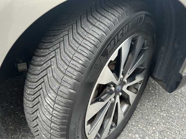 スバル アウトバック リミテッド 埼玉県 2015(平27)年 6.1万km タングステンM 登録時６０８１９ｋｍ/ワンオーナー/純正ディラーSD8インチナビ/FM/AM/BT/フルセグTV/SDミュージックサーバー/アイサイト/レーダークルーズコントロール/アイドリングストップ/レーンキープアシスト/ブラインドスポットモニター/衝突被害軽減機能/横滑り防止機能/パーキングブレーキホールド/前後ドライブレコーダー/パワーバックドア/パワーシート（D＋N）/シートヒーター（全席）/パドルシフト/プッシュスタート/スマートキー×２/LEDヘッドライト/フォグランプ/オートライト/トノカバー/ルーフレール/純正18インチアルミホイール/ウィンカーミラー/革巻きハンドル/純正フロアマット/純正ドアバイザー/ナビ取扱説明書/保証書