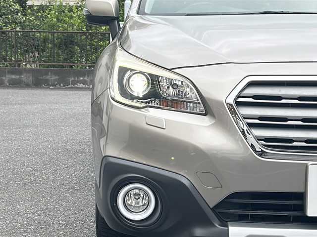 スバル アウトバック リミテッド 埼玉県 2015(平27)年 6.1万km タングステンM 登録時６０８１９ｋｍ/ワンオーナー/純正ディラーSD8インチナビ/FM/AM/BT/フルセグTV/SDミュージックサーバー/アイサイト/レーダークルーズコントロール/アイドリングストップ/レーンキープアシスト/ブラインドスポットモニター/衝突被害軽減機能/横滑り防止機能/パーキングブレーキホールド/前後ドライブレコーダー/パワーバックドア/パワーシート（D＋N）/シートヒーター（全席）/パドルシフト/プッシュスタート/スマートキー×２/LEDヘッドライト/フォグランプ/オートライト/トノカバー/ルーフレール/純正18インチアルミホイール/ウィンカーミラー/革巻きハンドル/純正フロアマット/純正ドアバイザー/ナビ取扱説明書/保証書