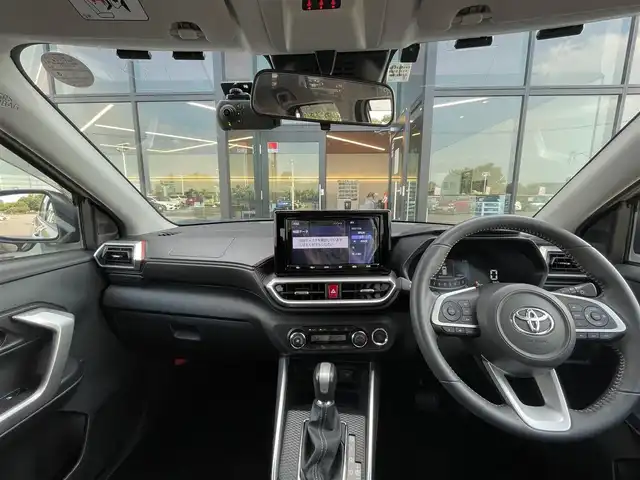 トヨタ ライズ Z 大阪府 2019(令1)年 0.4万km ナチュラルベージュマイカM スマートアシスト/・衝突警報機能/・衝突回避支援ブレーキ機能/・ブレーキ制御付き誤発進抑制機能/・車線逸脱警報機能/・車線逸脱抑制制御機能/・ふらつき警報/・路側逸脱警報/・アダプティブクルーズコントロール/・レーンキープコントロール/・オートハイビーム/・アダプティブドライビングビーム/・標識認識機能/純正9インチSDナビ/・フルセグTV/・CD/DVD/BT/・SD/FM.AM/パノラミックビューモニター/ビルトインETC/ドライブレコーダー/D/N席シートヒーター/パーキングセンサー/アイドリングストップ/革巻きステアリング/ステアリングスイッチ/スマートキー/プッシュスタート/LEDヘッドライト/F/Rフォグラング/オートライト/純正17インチAW/純正フロアマット/純正ドアバイザー/横滑り防止システム/電動格納ウィンカーミラー
