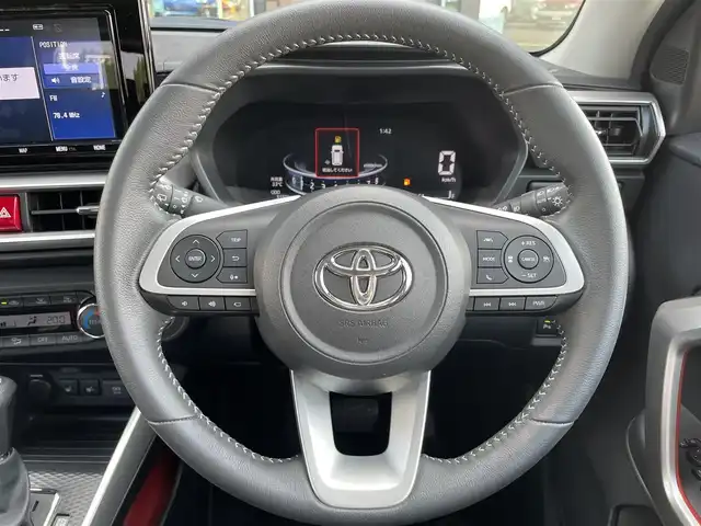 トヨタ ライズ Z 大阪府 2019(令1)年 0.4万km ナチュラルベージュマイカM スマートアシスト/・衝突警報機能/・衝突回避支援ブレーキ機能/・ブレーキ制御付き誤発進抑制機能/・車線逸脱警報機能/・車線逸脱抑制制御機能/・ふらつき警報/・路側逸脱警報/・アダプティブクルーズコントロール/・レーンキープコントロール/・オートハイビーム/・アダプティブドライビングビーム/・標識認識機能/純正9インチSDナビ/・フルセグTV/・CD/DVD/BT/・SD/FM.AM/パノラミックビューモニター/ビルトインETC/ドライブレコーダー/D/N席シートヒーター/パーキングセンサー/アイドリングストップ/革巻きステアリング/ステアリングスイッチ/スマートキー/プッシュスタート/LEDヘッドライト/F/Rフォグラング/オートライト/純正17インチAW/純正フロアマット/純正ドアバイザー/横滑り防止システム/電動格納ウィンカーミラー