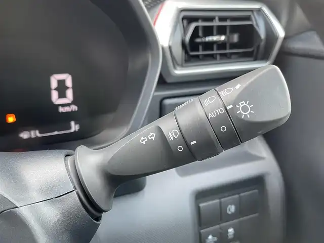 トヨタ ライズ Z 大阪府 2019(令1)年 0.4万km ナチュラルベージュマイカM スマートアシスト/・衝突警報機能/・衝突回避支援ブレーキ機能/・ブレーキ制御付き誤発進抑制機能/・車線逸脱警報機能/・車線逸脱抑制制御機能/・ふらつき警報/・路側逸脱警報/・アダプティブクルーズコントロール/・レーンキープコントロール/・オートハイビーム/・アダプティブドライビングビーム/・標識認識機能/純正9インチSDナビ/・フルセグTV/・CD/DVD/BT/・SD/FM.AM/パノラミックビューモニター/ビルトインETC/ドライブレコーダー/D/N席シートヒーター/パーキングセンサー/アイドリングストップ/革巻きステアリング/ステアリングスイッチ/スマートキー/プッシュスタート/LEDヘッドライト/F/Rフォグラング/オートライト/純正17インチAW/純正フロアマット/純正ドアバイザー/横滑り防止システム/電動格納ウィンカーミラー