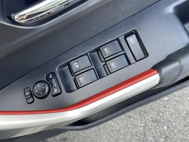 トヨタ ライズ Z 大阪府 2019(令1)年 0.4万km ナチュラルベージュマイカM スマートアシスト/・衝突警報機能/・衝突回避支援ブレーキ機能/・ブレーキ制御付き誤発進抑制機能/・車線逸脱警報機能/・車線逸脱抑制制御機能/・ふらつき警報/・路側逸脱警報/・アダプティブクルーズコントロール/・レーンキープコントロール/・オートハイビーム/・アダプティブドライビングビーム/・標識認識機能/純正9インチSDナビ/・フルセグTV/・CD/DVD/BT/・SD/FM.AM/パノラミックビューモニター/ビルトインETC/ドライブレコーダー/D/N席シートヒーター/パーキングセンサー/アイドリングストップ/革巻きステアリング/ステアリングスイッチ/スマートキー/プッシュスタート/LEDヘッドライト/F/Rフォグラング/オートライト/純正17インチAW/純正フロアマット/純正ドアバイザー/横滑り防止システム/電動格納ウィンカーミラー