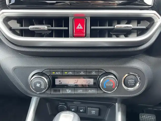 トヨタ ライズ Z 大阪府 2019(令1)年 0.4万km ナチュラルベージュマイカM スマートアシスト/・衝突警報機能/・衝突回避支援ブレーキ機能/・ブレーキ制御付き誤発進抑制機能/・車線逸脱警報機能/・車線逸脱抑制制御機能/・ふらつき警報/・路側逸脱警報/・アダプティブクルーズコントロール/・レーンキープコントロール/・オートハイビーム/・アダプティブドライビングビーム/・標識認識機能/純正9インチSDナビ/・フルセグTV/・CD/DVD/BT/・SD/FM.AM/パノラミックビューモニター/ビルトインETC/ドライブレコーダー/D/N席シートヒーター/パーキングセンサー/アイドリングストップ/革巻きステアリング/ステアリングスイッチ/スマートキー/プッシュスタート/LEDヘッドライト/F/Rフォグラング/オートライト/純正17インチAW/純正フロアマット/純正ドアバイザー/横滑り防止システム/電動格納ウィンカーミラー
