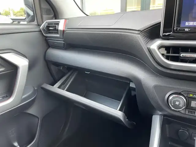 トヨタ ライズ Z 大阪府 2019(令1)年 0.4万km ナチュラルベージュマイカM スマートアシスト/・衝突警報機能/・衝突回避支援ブレーキ機能/・ブレーキ制御付き誤発進抑制機能/・車線逸脱警報機能/・車線逸脱抑制制御機能/・ふらつき警報/・路側逸脱警報/・アダプティブクルーズコントロール/・レーンキープコントロール/・オートハイビーム/・アダプティブドライビングビーム/・標識認識機能/純正9インチSDナビ/・フルセグTV/・CD/DVD/BT/・SD/FM.AM/パノラミックビューモニター/ビルトインETC/ドライブレコーダー/D/N席シートヒーター/パーキングセンサー/アイドリングストップ/革巻きステアリング/ステアリングスイッチ/スマートキー/プッシュスタート/LEDヘッドライト/F/Rフォグラング/オートライト/純正17インチAW/純正フロアマット/純正ドアバイザー/横滑り防止システム/電動格納ウィンカーミラー