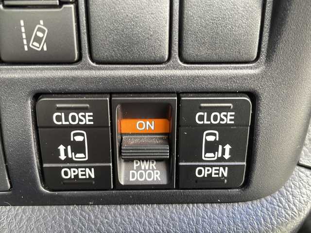 トヨタ ヴォクシー ZS 煌Ⅱ 京都府 2019(令1)年 6万km ブラック 純正１０インチナビ　Ｂｌｕｅｔｏｏｔｈオーディオ　ＤＶＤ再生　フルセグ　バックカメラ　後席フリップダウンモニター　クルーズコントロール　両側パワースライド　ＬＥＤヘッドライト　ドライブレコーダー