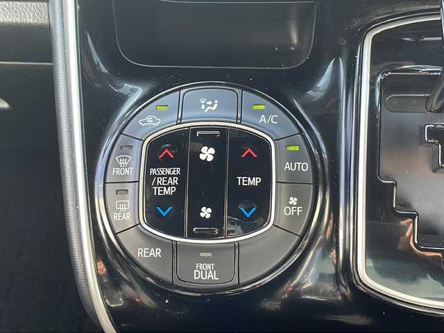 トヨタ ヴォクシー ZS 煌Ⅱ 京都府 2019(令1)年 6万km ブラック 純正１０インチナビ　Ｂｌｕｅｔｏｏｔｈオーディオ　ＤＶＤ再生　フルセグ　バックカメラ　後席フリップダウンモニター　クルーズコントロール　両側パワースライド　ＬＥＤヘッドライト　ドライブレコーダー