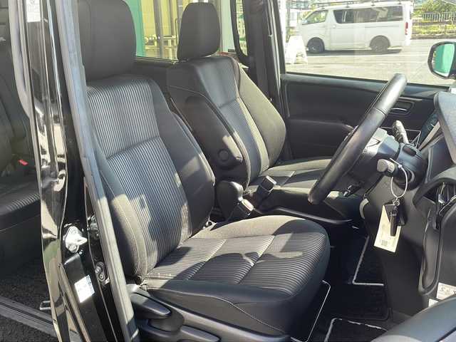 トヨタ ヴォクシー ZS 煌Ⅱ 京都府 2019(令1)年 6万km ブラック 純正１０インチナビ　Ｂｌｕｅｔｏｏｔｈオーディオ　ＤＶＤ再生　フルセグ　バックカメラ　後席フリップダウンモニター　クルーズコントロール　両側パワースライド　ＬＥＤヘッドライト　ドライブレコーダー