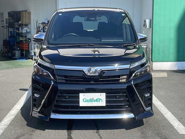 トヨタ ヴォクシー ZS 煌Ⅱ 京都府 2019(令1)年 6万km ブラック 純正１０インチナビ　Ｂｌｕｅｔｏｏｔｈオーディオ　ＤＶＤ再生　フルセグ　バックカメラ　後席フリップダウンモニター　クルーズコントロール　両側パワースライド　ＬＥＤヘッドライト　ドライブレコーダー