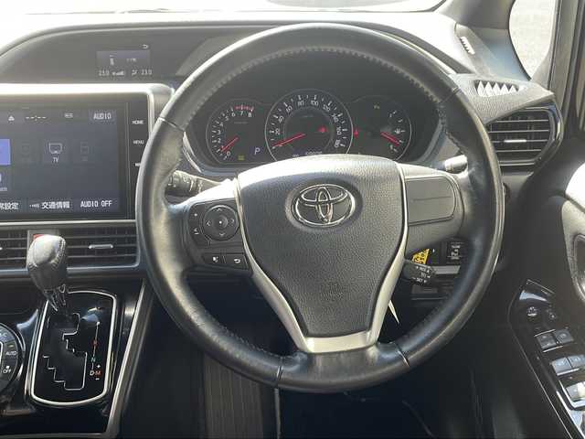 トヨタ ヴォクシー ZS 煌Ⅱ 京都府 2019(令1)年 6万km ブラック 純正１０インチナビ　Ｂｌｕｅｔｏｏｔｈオーディオ　ＤＶＤ再生　フルセグ　バックカメラ　後席フリップダウンモニター　クルーズコントロール　両側パワースライド　ＬＥＤヘッドライト　ドライブレコーダー