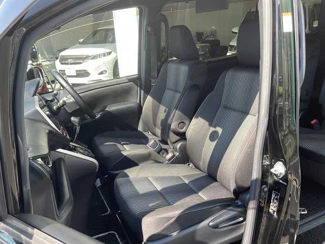 トヨタ ヴォクシー ZS 煌Ⅱ 京都府 2019(令1)年 6万km ブラック 純正１０インチナビ　Ｂｌｕｅｔｏｏｔｈオーディオ　ＤＶＤ再生　フルセグ　バックカメラ　後席フリップダウンモニター　クルーズコントロール　両側パワースライド　ＬＥＤヘッドライト　ドライブレコーダー