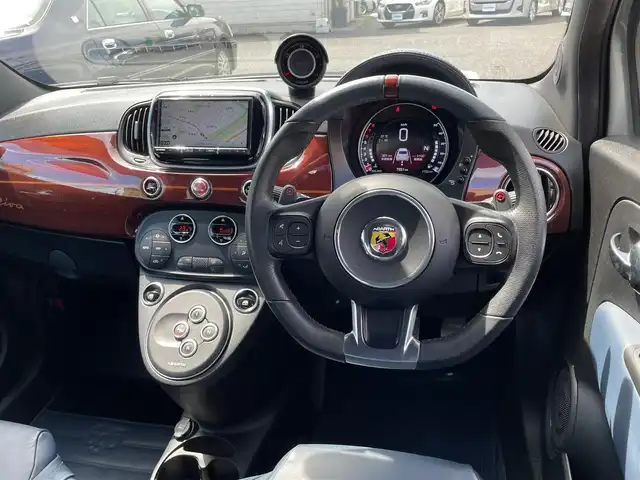 アバルト ６９５ リヴァーレ 大分県 2019(令1)年 0.8万km シルバーⅡ ターボ/ブルーレザーシート/アクラポビッチ ハイパフォーマンスエキゾーストシステム/社外メモリナビ AVIC-RZ810/【フルセグ/DVD/BTオーディオ】/バックカメラ/純正17インチアルミホイール/ブースト計/ドライブレコーダー/社外レーダー/リアクリアランスソナー/ETC/HIDヘッドライト/フォグランプ/リアフォグランプ/レザーステアリング/ステアリングリモコン/パドルシフト/チルトステアリング/ドアバイザー/フロアマット/電動調整ミラー/サイド&Wエアバッグ/ABS/キーレス/保証書/車両取説/ナビ取説