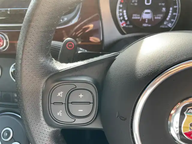 アバルト ６９５ リヴァーレ 大分県 2019(令1)年 0.8万km シルバーⅡ ターボ/ブルーレザーシート/アクラポビッチ ハイパフォーマンスエキゾーストシステム/社外メモリナビ AVIC-RZ810/【フルセグ/DVD/BTオーディオ】/バックカメラ/純正17インチアルミホイール/ブースト計/ドライブレコーダー/社外レーダー/リアクリアランスソナー/ETC/HIDヘッドライト/フォグランプ/リアフォグランプ/レザーステアリング/ステアリングリモコン/パドルシフト/チルトステアリング/ドアバイザー/フロアマット/電動調整ミラー/サイド&Wエアバッグ/ABS/キーレス/保証書/車両取説/ナビ取説