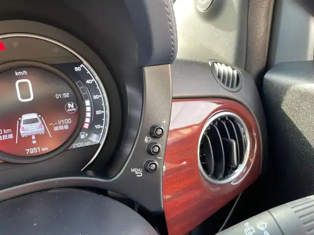 アバルト ６９５ リヴァーレ 大分県 2019(令1)年 0.8万km シルバーⅡ ターボ/ブルーレザーシート/アクラポビッチ ハイパフォーマンスエキゾーストシステム/社外メモリナビ AVIC-RZ810/【フルセグ/DVD/BTオーディオ】/バックカメラ/純正17インチアルミホイール/ブースト計/ドライブレコーダー/社外レーダー/リアクリアランスソナー/ETC/HIDヘッドライト/フォグランプ/リアフォグランプ/レザーステアリング/ステアリングリモコン/パドルシフト/チルトステアリング/ドアバイザー/フロアマット/電動調整ミラー/サイド&Wエアバッグ/ABS/キーレス/保証書/車両取説/ナビ取説