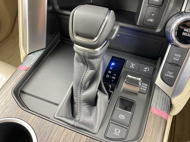 トヨタ ランドクルーザー ZX 道央・札幌 2025(令7)年 0.1千km プレシャスホワイトパール ・4WD  /2025年改良モデル/寒冷地仕様/・純正12.3インチディスプレイオーディオ /・ ナビ/DTV/HDMI/BT/・電動ムーンルーフ/・リアシートエンターテイメントシステム/・JBLサウンドシステム/・ヘッドアップディスプレイ/・モデリスタエアロ/・パノラミックビューモニター/・ベージュレザーシート/・前席2列目シートヒーター/エアシート/・前席パワーシート(D席3メモリー付)/・電動格納サードシート/・パワーバックドア/・ルーフレール/・Toyota Safety Sense/・アダプティブハイビームシステム/・オートマチックハイビーム/・プリクラッシュセーフティ/・レーントレーシングアシスト/・レーンデパーチャーアラート/・発信遅れ告知機能/ロードサインアシスト/・レーダークルーズコントロール/・ブラインドスポットモニター/・クリアランスソナー/・パーキングサポートブレーキ/・純正20インチAW/・純正LEDヘッドライト/・ターンランプ付電動格納ドアミラー/・純正フロアマット/・取扱説明書/マルチメディア取扱説明書/・新車時保証書有