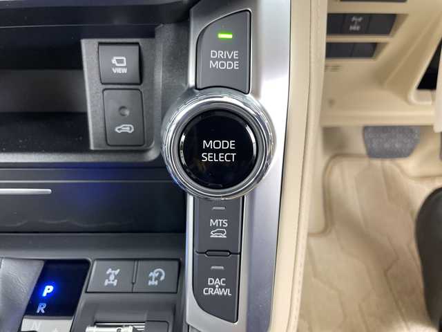 トヨタ ランドクルーザー ZX 道央・札幌 2025(令7)年 0.1千km プレシャスホワイトパール ・4WD  /2025年改良モデル/寒冷地仕様/・純正12.3インチディスプレイオーディオ /・ ナビ/DTV/HDMI/BT/・電動ムーンルーフ/・リアシートエンターテイメントシステム/・JBLサウンドシステム/・ヘッドアップディスプレイ/・モデリスタエアロ/・パノラミックビューモニター/・ベージュレザーシート/・前席2列目シートヒーター/エアシート/・前席パワーシート(D席3メモリー付)/・電動格納サードシート/・パワーバックドア/・ルーフレール/・Toyota Safety Sense/・アダプティブハイビームシステム/・オートマチックハイビーム/・プリクラッシュセーフティ/・レーントレーシングアシスト/・レーンデパーチャーアラート/・発信遅れ告知機能/ロードサインアシスト/・レーダークルーズコントロール/・ブラインドスポットモニター/・クリアランスソナー/・パーキングサポートブレーキ/・純正20インチAW/・純正LEDヘッドライト/・ターンランプ付電動格納ドアミラー/・純正フロアマット/・取扱説明書/マルチメディア取扱説明書/・新車時保証書有