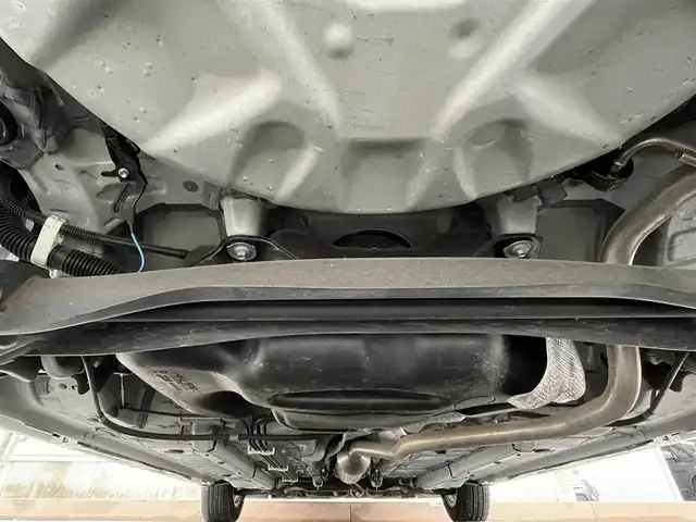 トヨタ ヤリス G 滋賀県 2021(令3)年 0.8万km ホワイトパールクリスタルシャイン 純正ディスプレイナビ/(AM/FM/BT/USB)/パノラマモニター/コーナーセンサー/レーントレーシングアシスト/オートマチックハイビーム/オートライト/TZ前後ドライブレコーダー(TZ-D205W)/ステアリングスイッチ/横滑り防止装置/プッシュスタート/純正フロアマット/電格ウインカーミラー/スマートキー/スペアキー