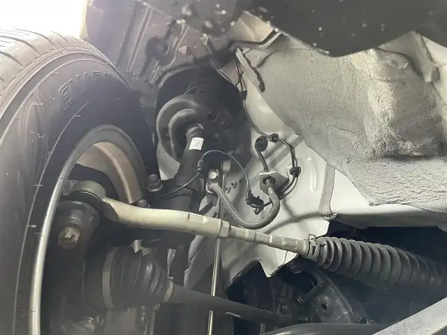 トヨタ ヤリス G 滋賀県 2021(令3)年 0.8万km ホワイトパールクリスタルシャイン 純正ディスプレイナビ/(AM/FM/BT/USB)/パノラマモニター/コーナーセンサー/レーントレーシングアシスト/オートマチックハイビーム/オートライト/TZ前後ドライブレコーダー(TZ-D205W)/ステアリングスイッチ/横滑り防止装置/プッシュスタート/純正フロアマット/電格ウインカーミラー/スマートキー/スペアキー