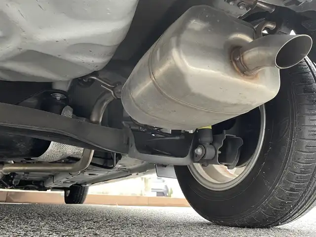 トヨタ ヤリス G 滋賀県 2021(令3)年 0.8万km ホワイトパールクリスタルシャイン 純正ディスプレイナビ/(AM/FM/BT/USB)/パノラマモニター/コーナーセンサー/レーントレーシングアシスト/オートマチックハイビーム/オートライト/TZ前後ドライブレコーダー(TZ-D205W)/ステアリングスイッチ/横滑り防止装置/プッシュスタート/純正フロアマット/電格ウインカーミラー/スマートキー/スペアキー