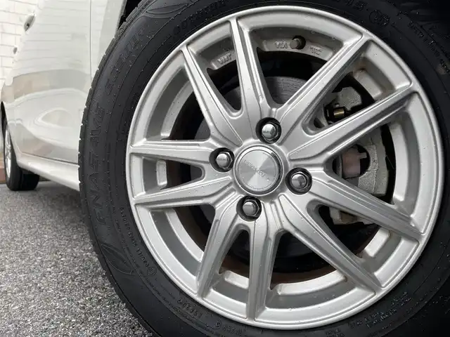 トヨタ ヤリス G 滋賀県 2021(令3)年 0.8万km ホワイトパールクリスタルシャイン 純正ディスプレイナビ/(AM/FM/BT/USB)/パノラマモニター/コーナーセンサー/レーントレーシングアシスト/オートマチックハイビーム/オートライト/TZ前後ドライブレコーダー(TZ-D205W)/ステアリングスイッチ/横滑り防止装置/プッシュスタート/純正フロアマット/電格ウインカーミラー/スマートキー/スペアキー