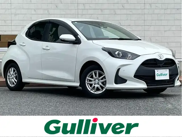 トヨタ ヤリス G 滋賀県 2021(令3)年 0.8万km ホワイトパールクリスタルシャイン 純正ディスプレイナビ/(AM/FM/BT/USB)/パノラマモニター/コーナーセンサー/レーントレーシングアシスト/オートマチックハイビーム/オートライト/TZ前後ドライブレコーダー(TZ-D205W)/ステアリングスイッチ/横滑り防止装置/プッシュスタート/純正フロアマット/電格ウインカーミラー/スマートキー/スペアキー