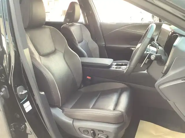 レクサス ＲＸ 350h バージョンL 京都府 2023(令5)年 0.7万km グラファイトブラックガラスフレーク  ワンオーナー/ 登録時走行距離　6300キロ/ トヨタチームメイト/ セーフティプラス/ デジタルインナーミラー/ パノラマルーフ/ シルバールーフレール/ セミアリニンダークセピアレザーシート/ 純正ナビ　フルセグ/ パノラミックビューモニター/ パワーリアゲート/ パドルシフト/ 置くだけ充電/ 純正21インチアルミ/ スマートキー　スマートキースペア/ カードキー