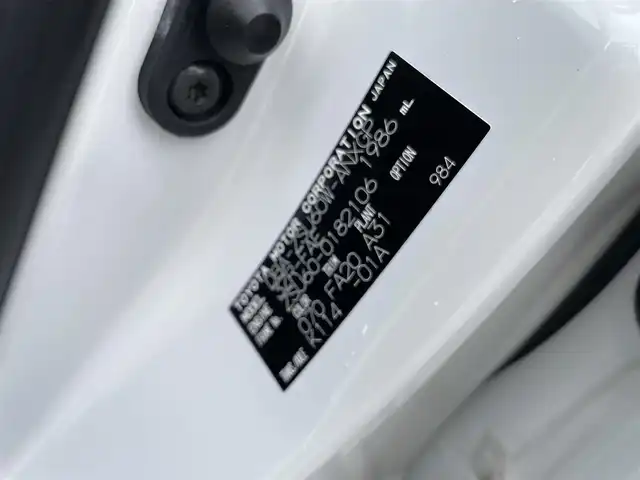 トヨタ ハリアー プレミアム 新潟県 2019(令1)年 8.6万km ホワイトパールクリスタルシャイン ワンオーナー/メモリナビ/ドライブレコーダー/ワンセグテレビ/バックカメラ/アイドリングストップ/ウィンカーミラー/クルーズコントロール/プッシュスタート/純正フロアマット/ブレーキホールド/電動パーキングブレーキ/Bluetooth/ハンズフリー/電動リアゲート/カードキー1個/スペアキー1個