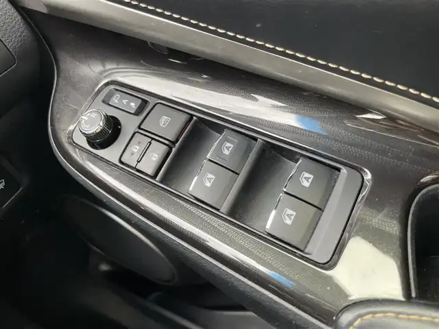 トヨタ ハリアー プレミアム 新潟県 2019(令1)年 8.6万km ホワイトパールクリスタルシャイン ワンオーナー/メモリナビ/ドライブレコーダー/ワンセグテレビ/バックカメラ/アイドリングストップ/ウィンカーミラー/クルーズコントロール/プッシュスタート/純正フロアマット/ブレーキホールド/電動パーキングブレーキ/Bluetooth/ハンズフリー/電動リアゲート/カードキー1個/スペアキー1個