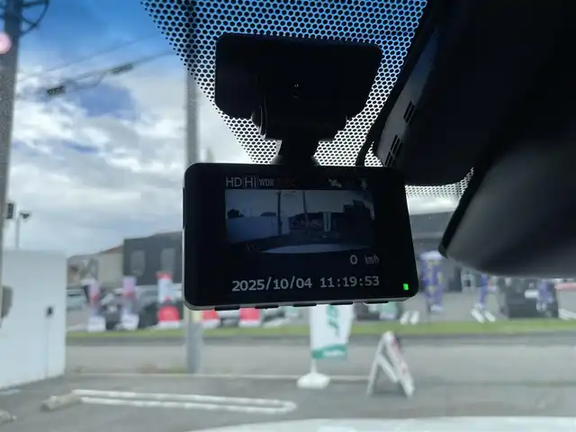 トヨタ ハリアー プレミアム 新潟県 2019(令1)年 8.6万km ホワイトパールクリスタルシャイン ワンオーナー/メモリナビ/ドライブレコーダー/ワンセグテレビ/バックカメラ/アイドリングストップ/ウィンカーミラー/クルーズコントロール/プッシュスタート/純正フロアマット/ブレーキホールド/電動パーキングブレーキ/Bluetooth/ハンズフリー/電動リアゲート/カードキー1個/スペアキー1個