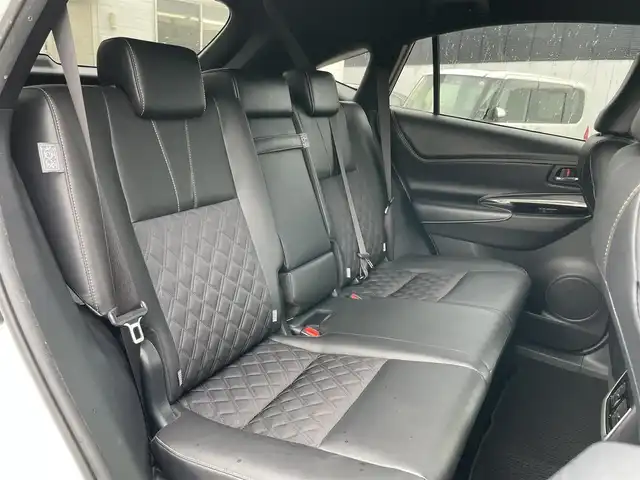 トヨタ ハリアー プレミアム 新潟県 2019(令1)年 8.6万km ホワイトパールクリスタルシャイン ワンオーナー/メモリナビ/ドライブレコーダー/ワンセグテレビ/バックカメラ/アイドリングストップ/ウィンカーミラー/クルーズコントロール/プッシュスタート/純正フロアマット/ブレーキホールド/電動パーキングブレーキ/Bluetooth/ハンズフリー/電動リアゲート/カードキー1個/スペアキー1個