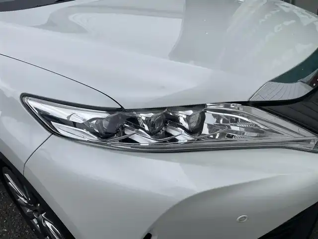 トヨタ ハリアー プレミアム 新潟県 2019(令1)年 8.6万km ホワイトパールクリスタルシャイン ワンオーナー/メモリナビ/ドライブレコーダー/ワンセグテレビ/バックカメラ/アイドリングストップ/ウィンカーミラー/クルーズコントロール/プッシュスタート/純正フロアマット/ブレーキホールド/電動パーキングブレーキ/Bluetooth/ハンズフリー/電動リアゲート/カードキー1個/スペアキー1個