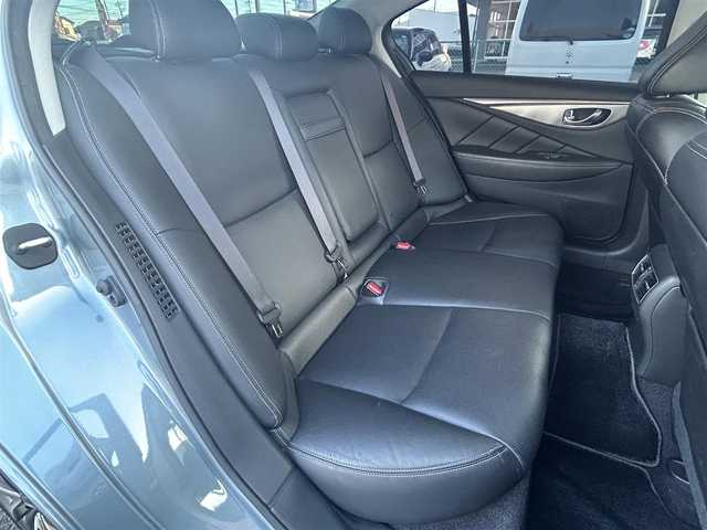 日産 スカイライン ハイブリッド 350GT Type SP 愛知県 2014(平26)年 11.4万km ハガネブルーM (株)IDOMが運営する【じしゃロン名古屋鳴海店】の自社ローン専用車両になります。/こちらは現金またはオートローンご利用の価格です。/自社ローンご希望の方は別途その旨お申し付けください。/純正メモリナビ(AM、FM、フルセグTV、BT、USB）/黒レザーシート/前席シートヒーター/ステアリングスイッチ/クルーズコントロール/パドルシフト/走行支援/シートメモリD席/前席パワーシート/前後コーナーセンサー/電動リアゲート/レーンキープアシスト/純正フロアマット/ドアバイザー/LEDヘッドライト/ETC