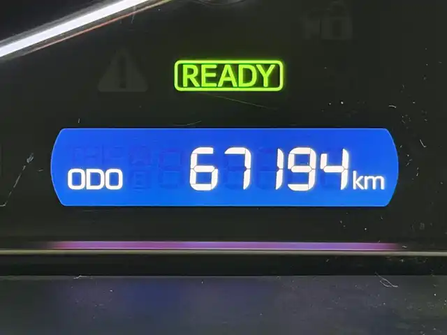 トヨタ エスクァイア ハイブリッド Gi 大阪府 2015(平27)年 6.8万km ホワイトパールクリスタルシャイン 黒革シート 純正9incナビTV 360カメラ フリップダウンモニター シートヒーター クルーズコントロール 衝突軽減ブレーキ 両側パワースライドドア リアオートエアコン ドライブレコーダー 置き型充電 ETC
