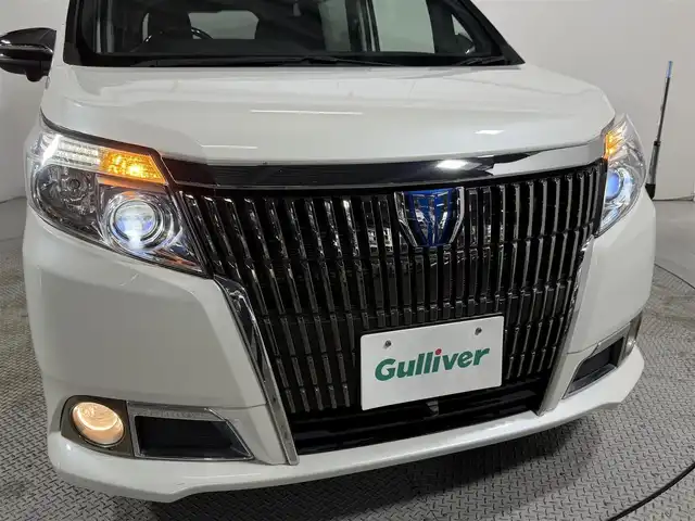 トヨタ エスクァイア ハイブリッド Gi 大阪府 2015(平27)年 6.8万km ホワイトパールクリスタルシャイン 黒革シート 純正9incナビTV 360カメラ フリップダウンモニター シートヒーター クルーズコントロール 衝突軽減ブレーキ 両側パワースライドドア リアオートエアコン ドライブレコーダー 置き型充電 ETC
