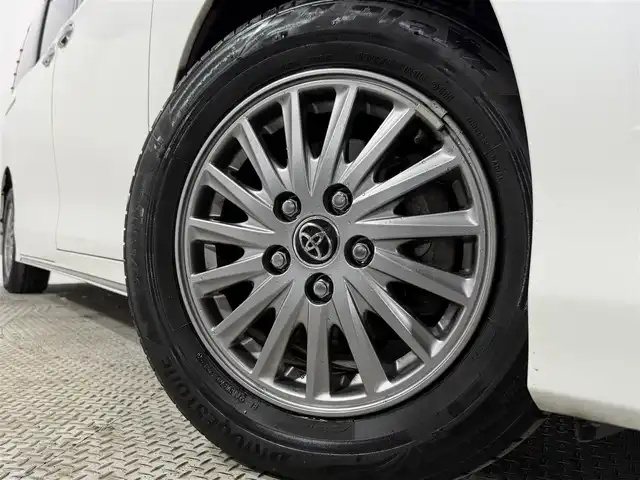 トヨタ エスクァイア ハイブリッド Gi 大阪府 2015(平27)年 6.8万km ホワイトパールクリスタルシャイン 黒革シート 純正9incナビTV 360カメラ フリップダウンモニター シートヒーター クルーズコントロール 衝突軽減ブレーキ 両側パワースライドドア リアオートエアコン ドライブレコーダー 置き型充電 ETC
