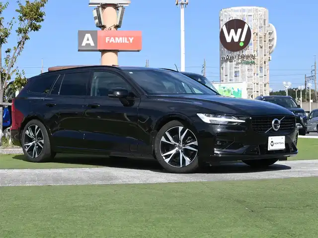 ボルボ Ｖ６０ B5 Rデザイン 千葉県 2021(令3)年 3.4万km オニキスブラックP シティーセーフティ/レーンキーピングエイド/クロストラフィックアラート/アクティブペンディングランプ/BLIS/パワーバックドア/ハーフレザーシート/前席パワーシート/シートヒーター/純正ナビ/地デジTV/【Bluetooth接続】/360°カメラ/ワイヤレス充電/ドライブレコーダー（前後撮影）/harman/kardon/革巻きステアリング/ステアリングスイッチ/ETC（2.0）/LEDヘッドライト/ウインカーミラー/純正18インチアルミホイル/サイド/カーテンエアバッグ/スマートキー