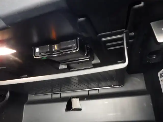 ボルボ Ｖ６０ B5 Rデザイン 千葉県 2021(令3)年 3.4万km オニキスブラックP シティーセーフティ/レーンキーピングエイド/クロストラフィックアラート/アクティブペンディングランプ/BLIS/パワーバックドア/ハーフレザーシート/前席パワーシート/シートヒーター/純正ナビ/地デジTV/【Bluetooth接続】/360°カメラ/ワイヤレス充電/ドライブレコーダー（前後撮影）/harman/kardon/革巻きステアリング/ステアリングスイッチ/ETC（2.0）/LEDヘッドライト/ウインカーミラー/純正18インチアルミホイル/サイド/カーテンエアバッグ/スマートキー