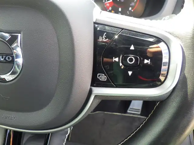 ボルボ Ｖ６０ B5 Rデザイン 千葉県 2021(令3)年 3.4万km オニキスブラックP シティーセーフティ/レーンキーピングエイド/クロストラフィックアラート/アクティブペンディングランプ/BLIS/パワーバックドア/ハーフレザーシート/前席パワーシート/シートヒーター/純正ナビ/地デジTV/【Bluetooth接続】/360°カメラ/ワイヤレス充電/ドライブレコーダー（前後撮影）/harman/kardon/革巻きステアリング/ステアリングスイッチ/ETC（2.0）/LEDヘッドライト/ウインカーミラー/純正18インチアルミホイル/サイド/カーテンエアバッグ/スマートキー