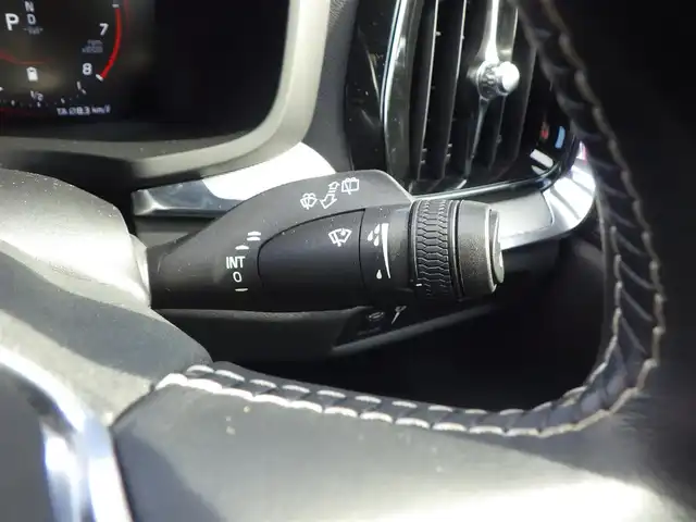 ボルボ Ｖ６０ B5 Rデザイン 千葉県 2021(令3)年 3.4万km オニキスブラックP シティーセーフティ/レーンキーピングエイド/クロストラフィックアラート/アクティブペンディングランプ/BLIS/パワーバックドア/ハーフレザーシート/前席パワーシート/シートヒーター/純正ナビ/地デジTV/【Bluetooth接続】/360°カメラ/ワイヤレス充電/ドライブレコーダー（前後撮影）/harman/kardon/革巻きステアリング/ステアリングスイッチ/ETC（2.0）/LEDヘッドライト/ウインカーミラー/純正18インチアルミホイル/サイド/カーテンエアバッグ/スマートキー