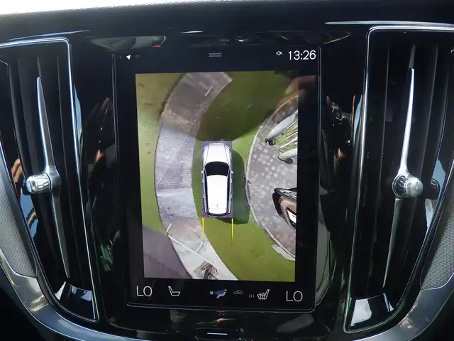 ボルボ Ｖ６０ B5 Rデザイン 千葉県 2021(令3)年 3.4万km オニキスブラックP シティーセーフティ/レーンキーピングエイド/クロストラフィックアラート/アクティブペンディングランプ/BLIS/パワーバックドア/ハーフレザーシート/前席パワーシート/シートヒーター/純正ナビ/地デジTV/【Bluetooth接続】/360°カメラ/ワイヤレス充電/ドライブレコーダー（前後撮影）/harman/kardon/革巻きステアリング/ステアリングスイッチ/ETC（2.0）/LEDヘッドライト/ウインカーミラー/純正18インチアルミホイル/サイド/カーテンエアバッグ/スマートキー